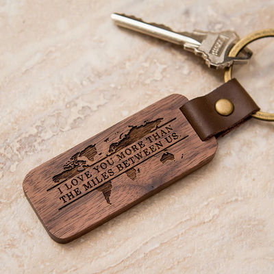 Hadiah Kustom Gantungan Kunci Kayu Terukir Walnut Untuk Rumah Mobil Kantor 4,5 X 1in