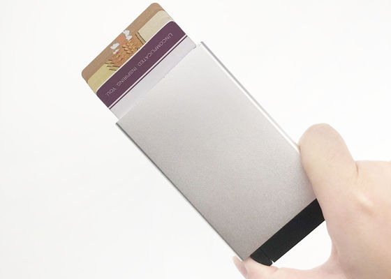 Harga bagus Pemegang Dompet Kartu Kredit Aluminium Pop Up Rectangle Logo Disesuaikan on line